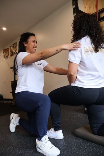  patient receiving one-on-one physical therapy assessment